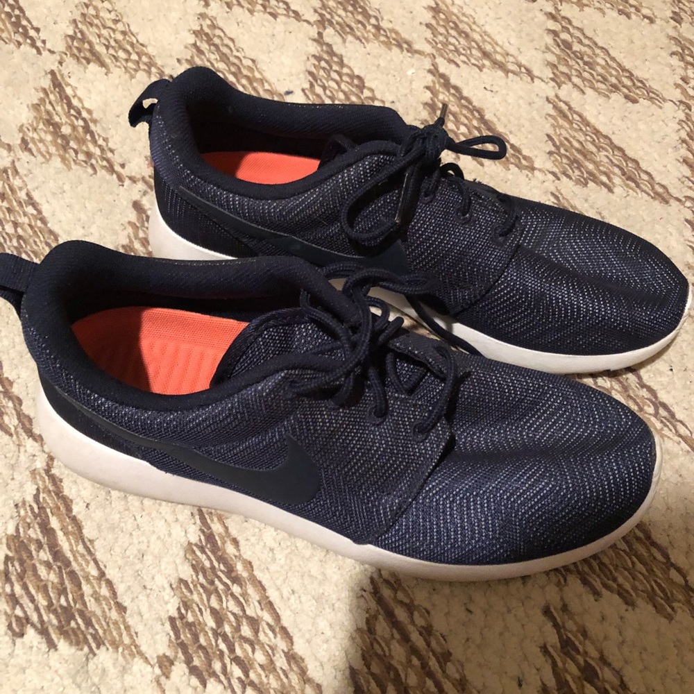 Nike roche running shoes